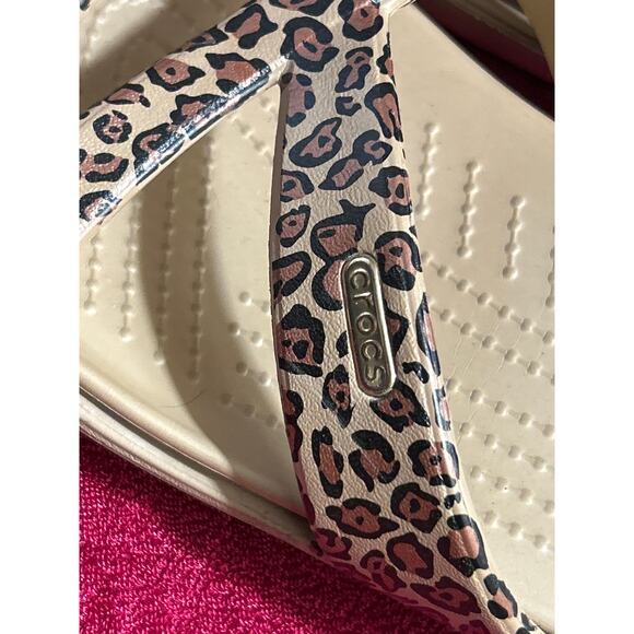 Crocs Women's Size 10Patricia Wedge Cheetah Sandals Slip-on Comfort - Picture 8 of 8